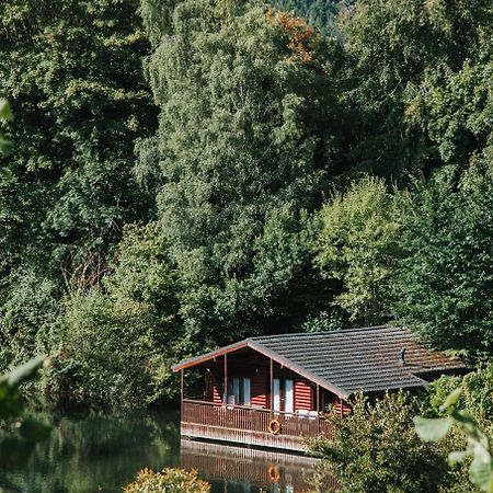 Herons Lake Retreat Hot Tub Lodges Caerwys Exterior photo